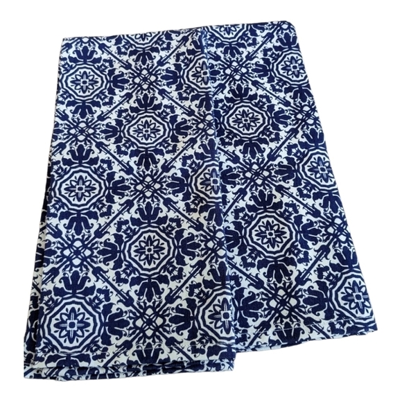 𝅺MARY Square embroidered buffalo towels set of 2 - Picture 2 of 3